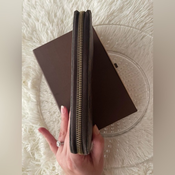 Authentic Louis Vuitton Damier Zippy Wallet - Picture 7 of 16